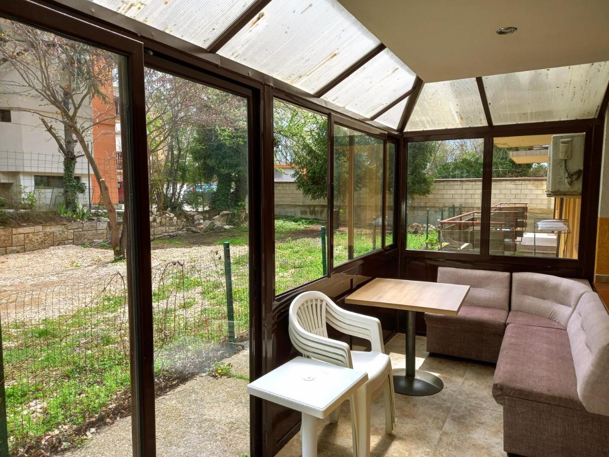 Lovely Nest With Glass Veranda Sables d'or Extérieur photo